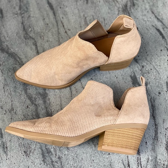 Perforated Perfect Tan Ankle Booties Pointed Toe - Picture 3 of 7